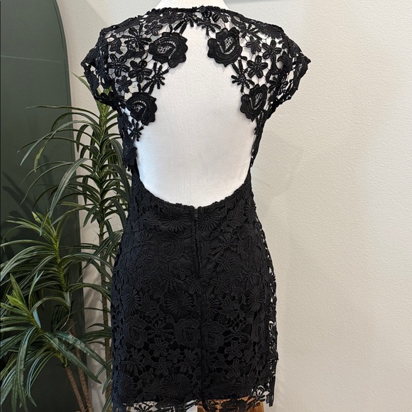 Francesca's Collections Dresses & Skirts - Mi Ami Francesca’s Black Dressy Lined Lace Mini Dress Open Back Fitted NWT M